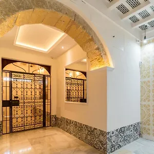 https://apartamento-entrecatedrales-2.hotelsincadiz.net